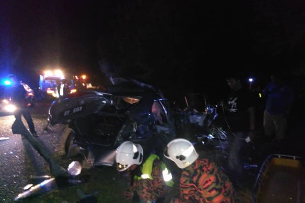 FOUR DIE IN COLLISION WITH TRAILER IN KOTA TINGGI