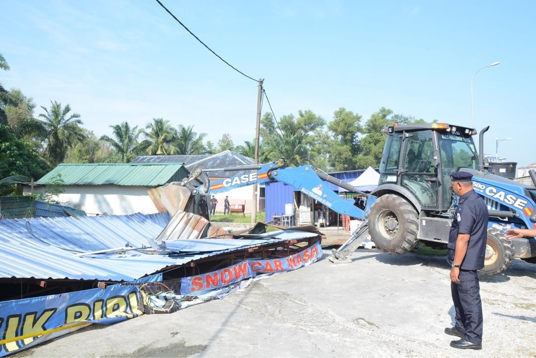 MPS roboh pusat cuci kereta warga asing