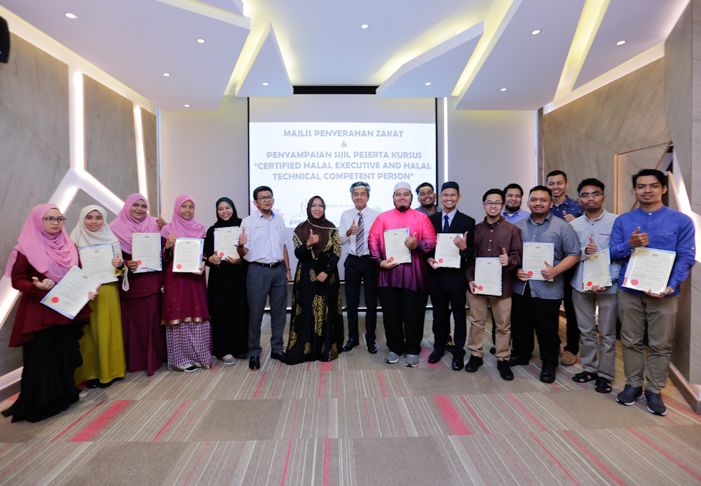 Central Spectrum sumbang zakat kepada sekolah dan masjid