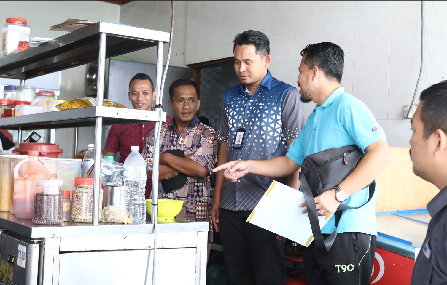 Lagi premis makanan kotor diarah tutup