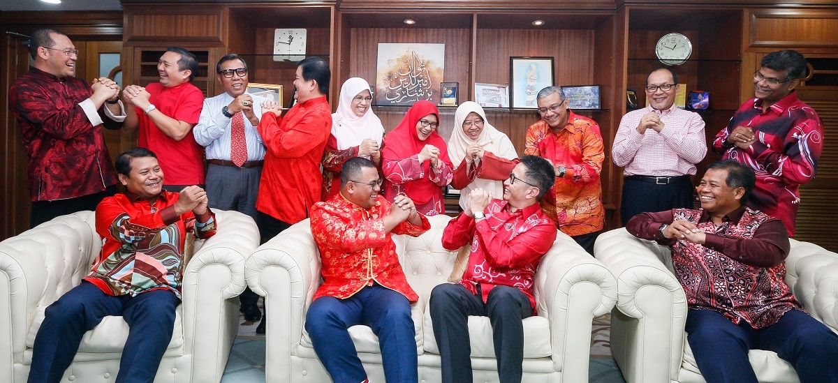 அனைத்து வாக்குறுதிகளையும் நிறைவேற்ற கடுமையாக உழைக்க வேண்டும்