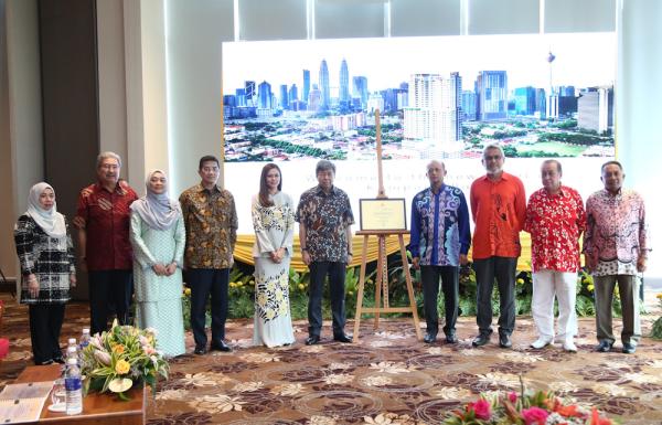 Sultan Selangor berkenan berangkat ke Tamu Hotel