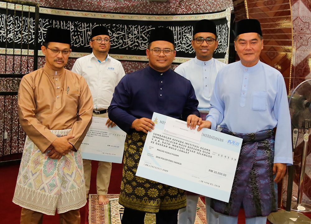 25 masjid dan surau Hulu Langat terima peruntukan RM300,000