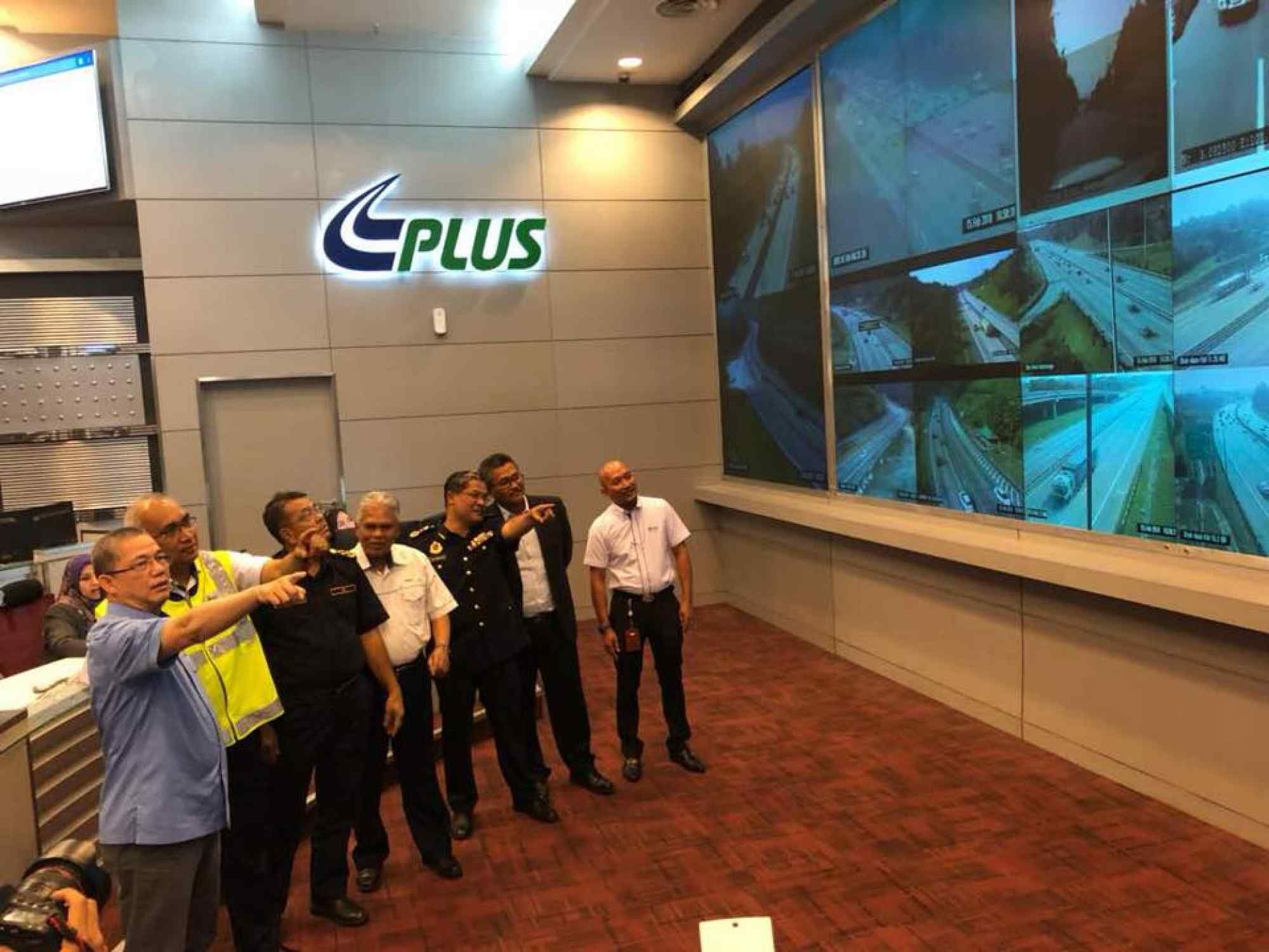 Aliran trafik perlahan di beberapa lebuh raya utama