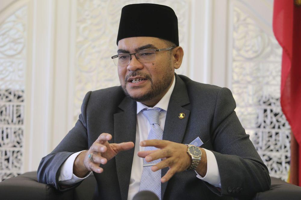 Laporan polis dibuat susulan poster fitnah babit Mujahid
