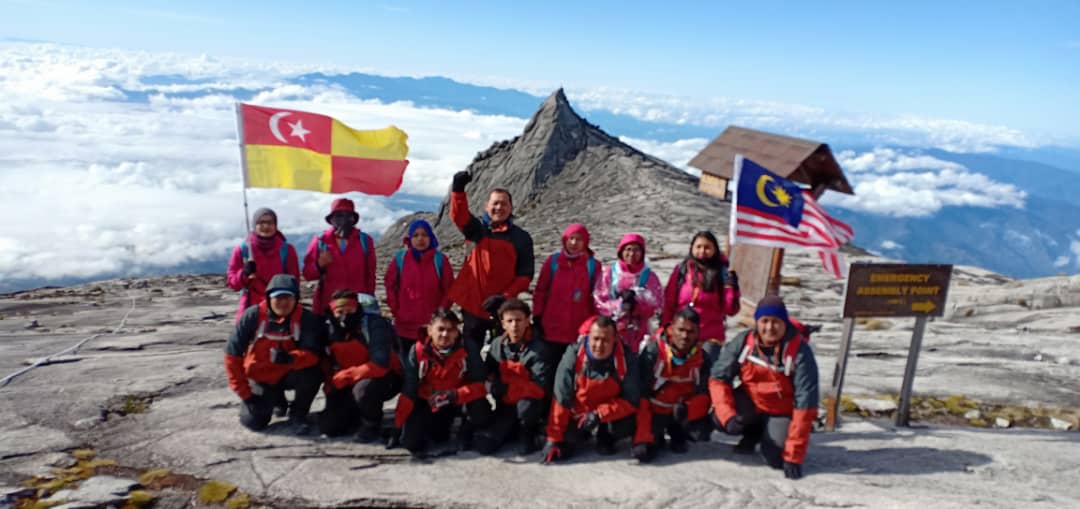 Eksplorasi Puncak Kinabalu Belia Selangor berjaya