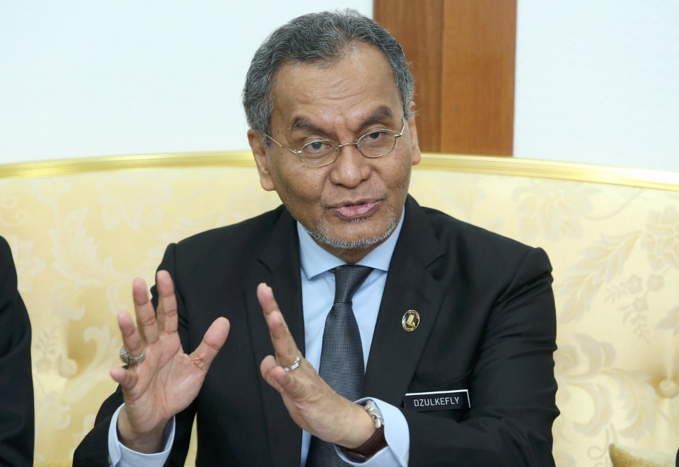 வெளிநாட்டிலிருந்து திரும்பிய 73  மருத்துவ நிபுணர்களில் மூவர் மட்டுமே சுகாதார அமைச்சில் இணைந்தனர்