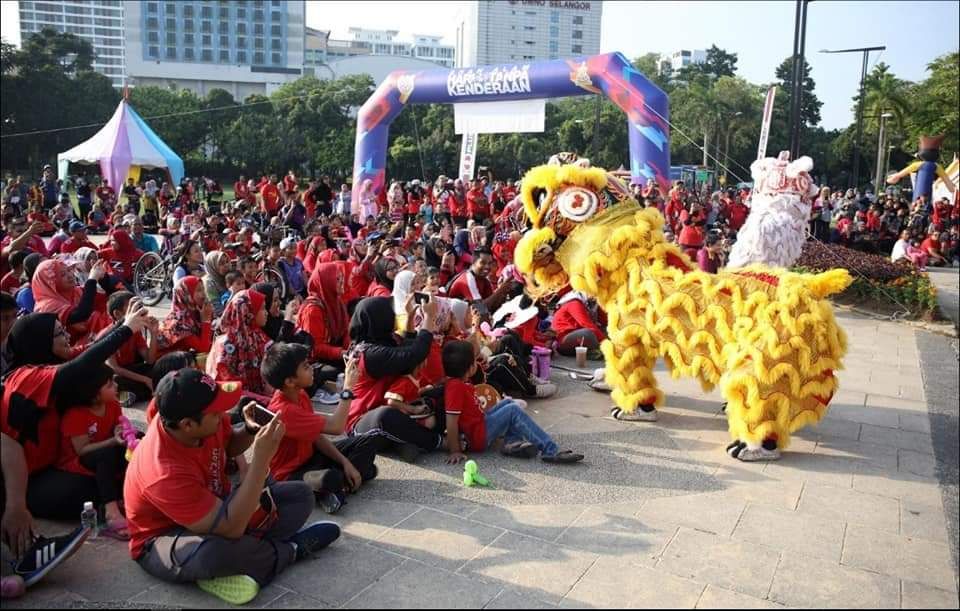莎阿南无车日  醒狮向3000人贺年