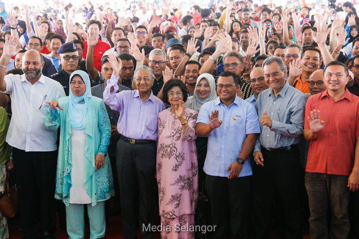 தேர்தல் வாக்குறுதிகளை நிறைவேற்றுவதில் பக்காத்தான் அரசாங்கம் உறுதி !