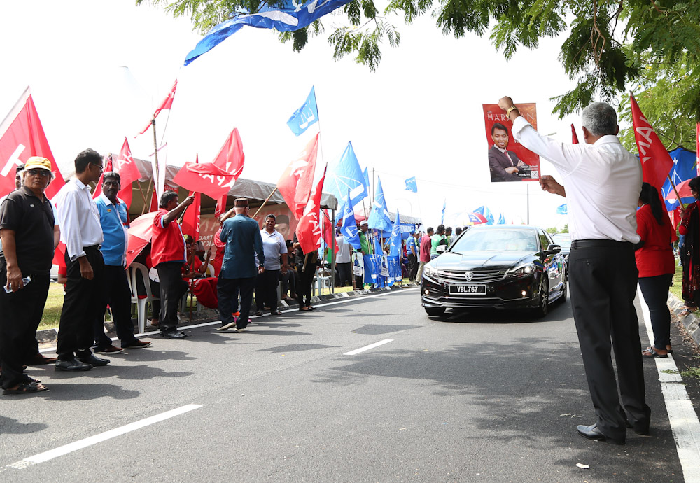 Sedikit hangat tetapi terkawal di Pusat Mengundi SMK Rinching