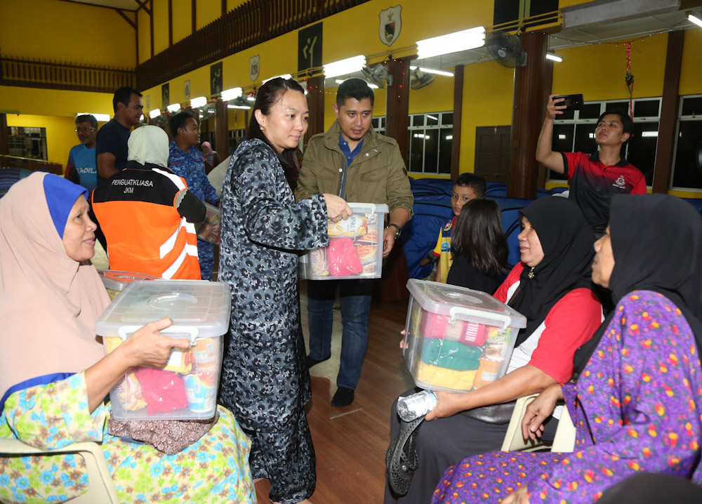 Kerajaan salur bantuan awal kepada mangsa ribut