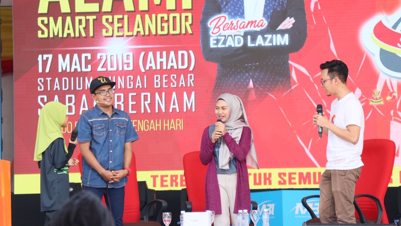 Ezad Lazim teruja rasai VR simulator Smart Selangor