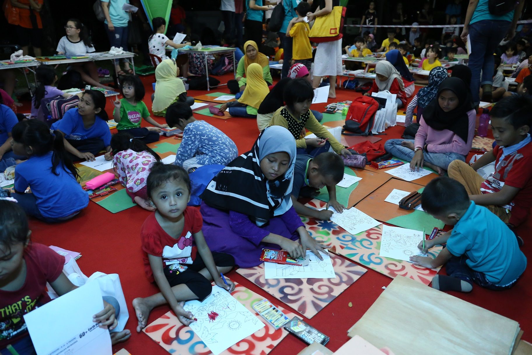 100 beg kitar semula percuma sempena 60+ 'Earth Hour'