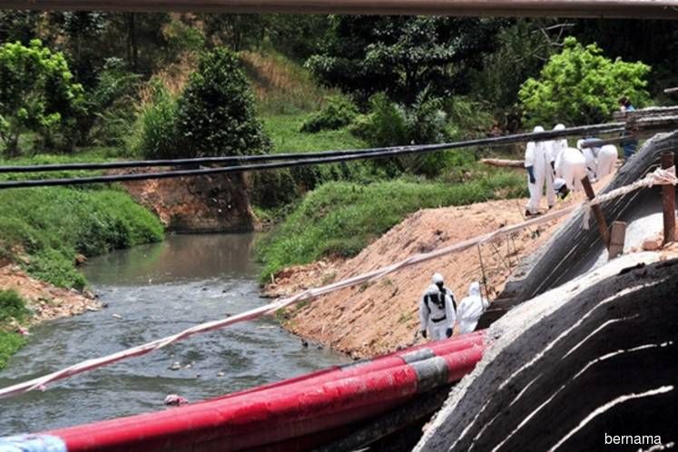 CHEMICAL POLLUTION: CLEANING OPERATIONS RUNNING ROUND THE CLOCK