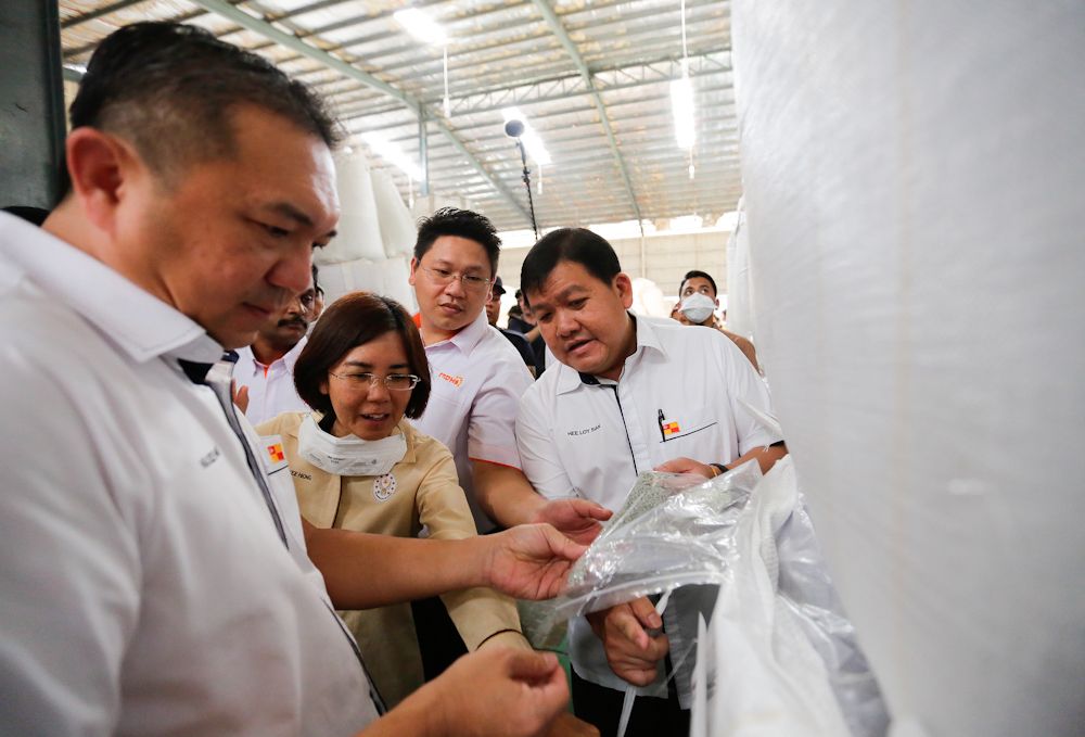 Sisa plastik disita akan diserahkan kepada JPSPN