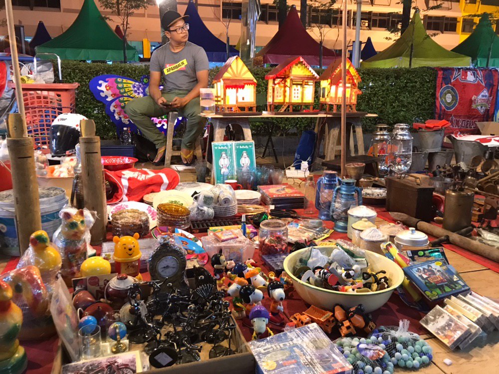 SACC Walk Flea Market, lubuk barangan "vintage"