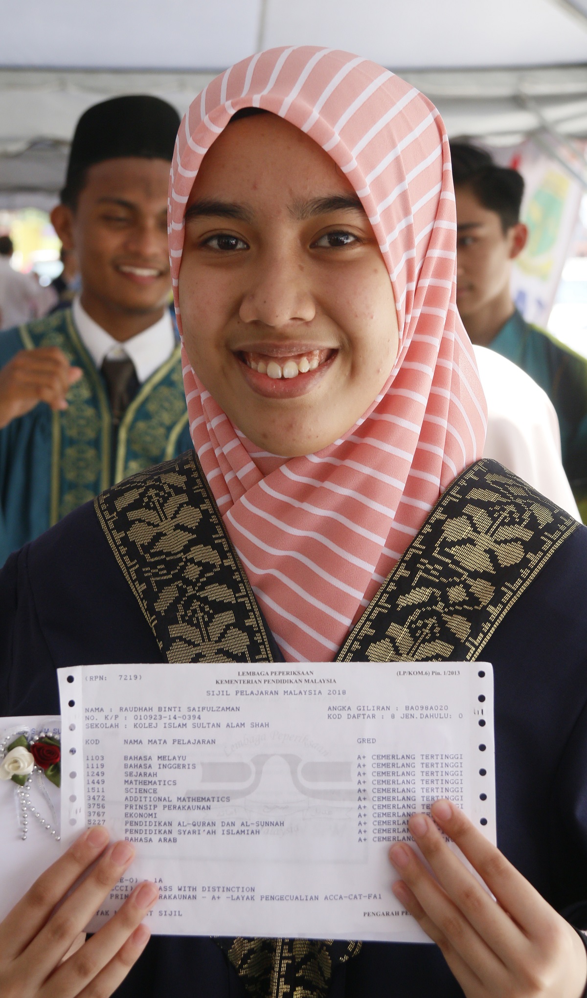 Pelajar cemerlang 11 A+ amal baca Yassin selepas Subuh