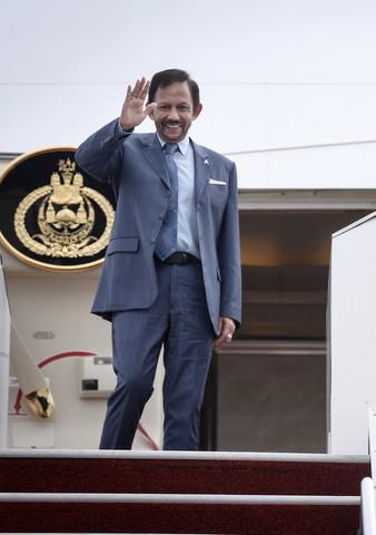 Sultan Brunei berangkat pulang akhiri lawatan kerja ke Malaysia