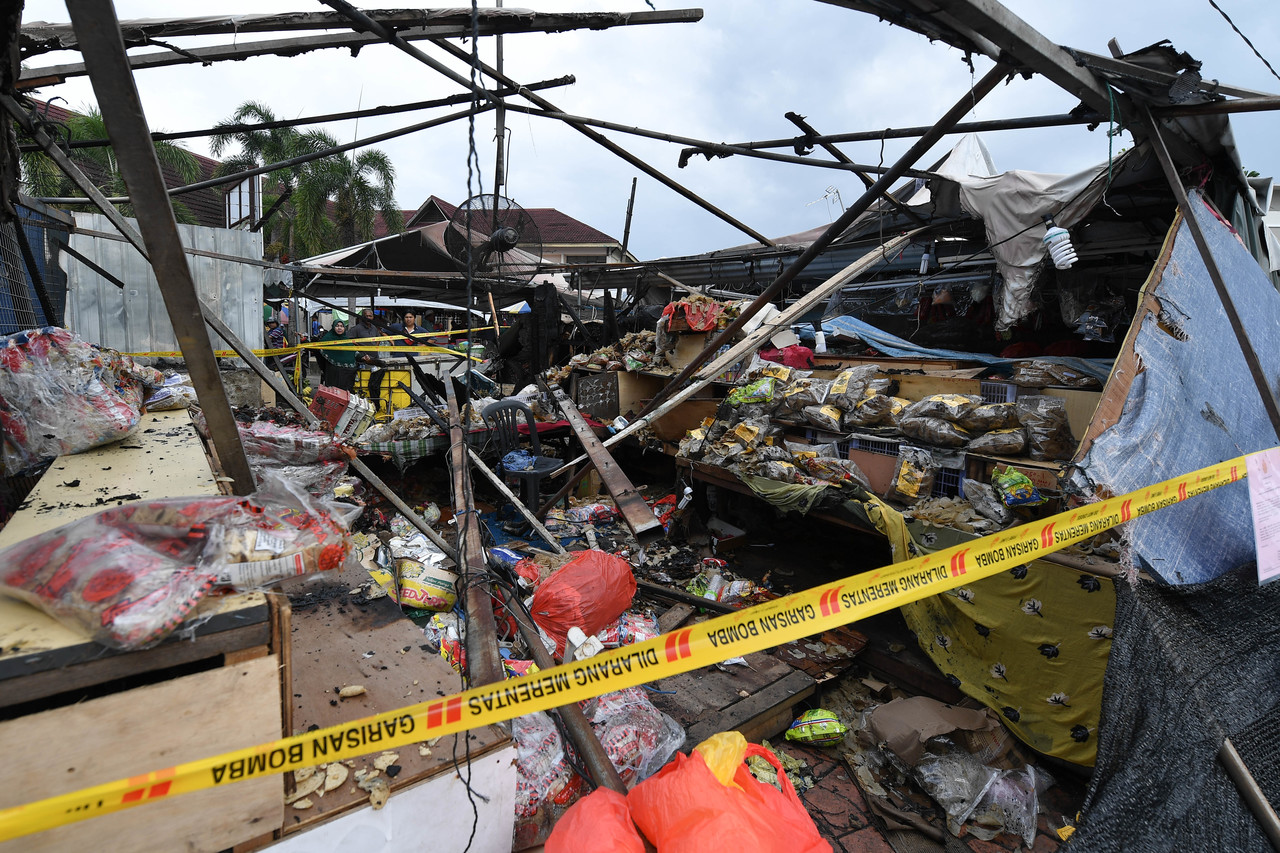 Gerai keropok di Pasar Payang terbakar
