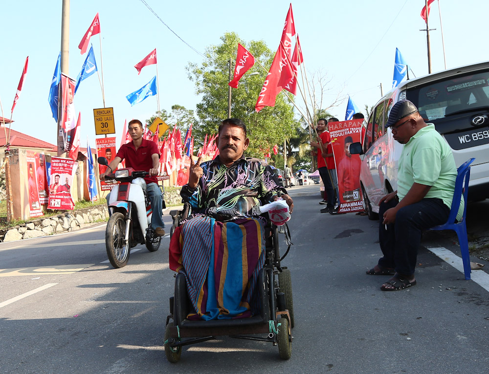 Cacat kekal tak halang Kandayah jadi pengundi OKU terawal