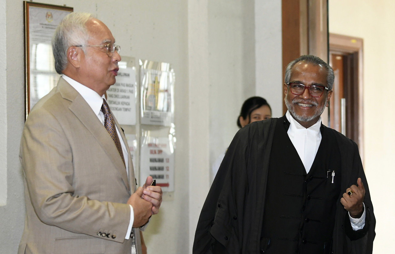 Najib terkejut diarah bela diri - Peguam