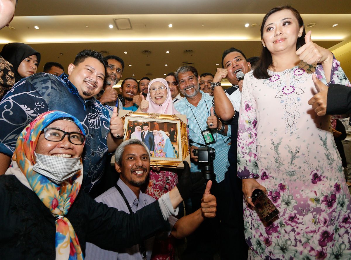 Wan Azizah hargai media, hubung kerajaan dan rakyat