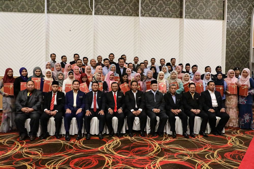 170 penjawat awam, pesara & bakal pesara terima APC & AJD