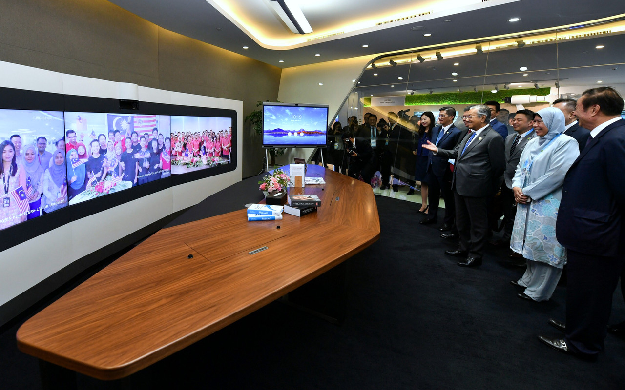 PM lawat Pusat Penyelidikan Huawei di Beijing