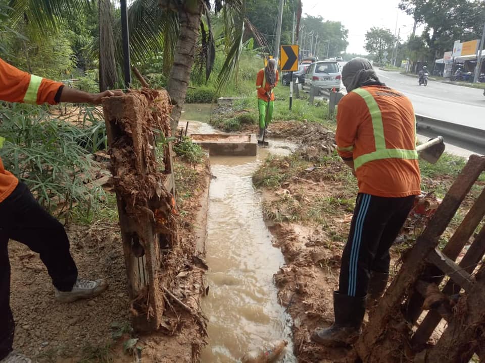 JKR, JPS giat atasi isu air bertakung