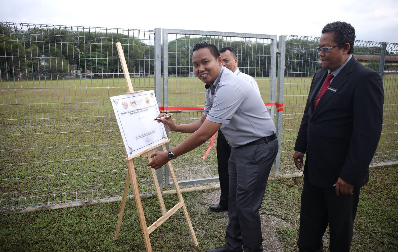 MBSA rasmi padang sekolah selepas naik taraf