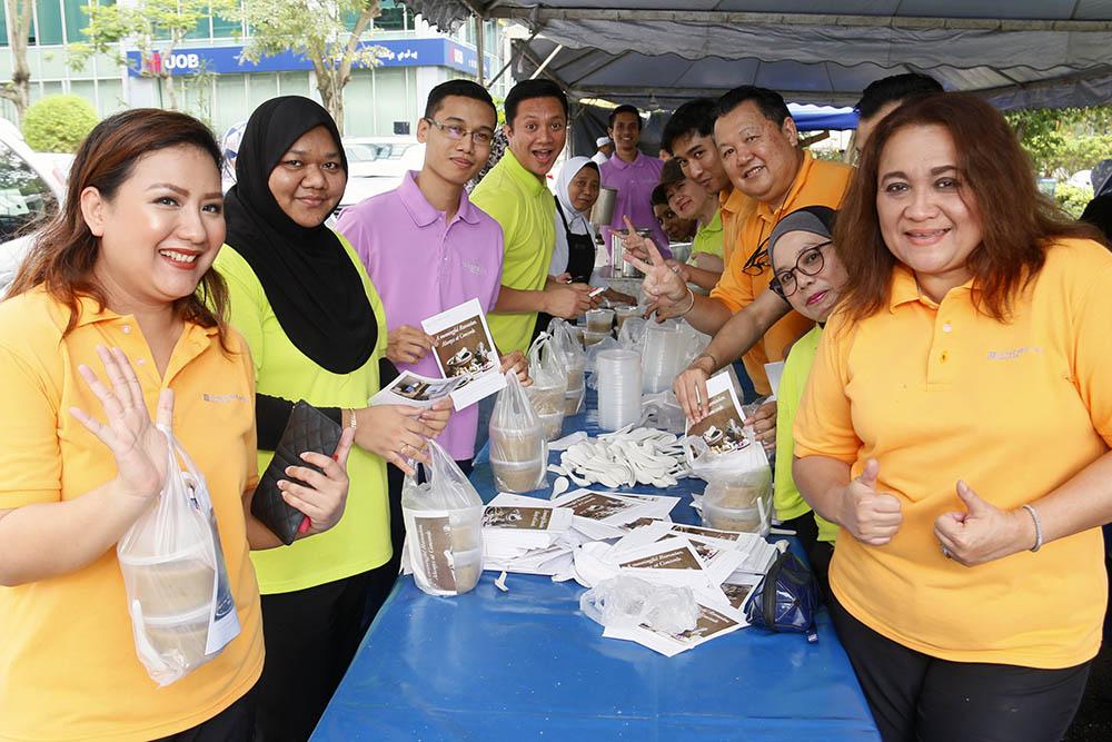 Hotel Concorde edar 8,000 bubur lambuk percuma