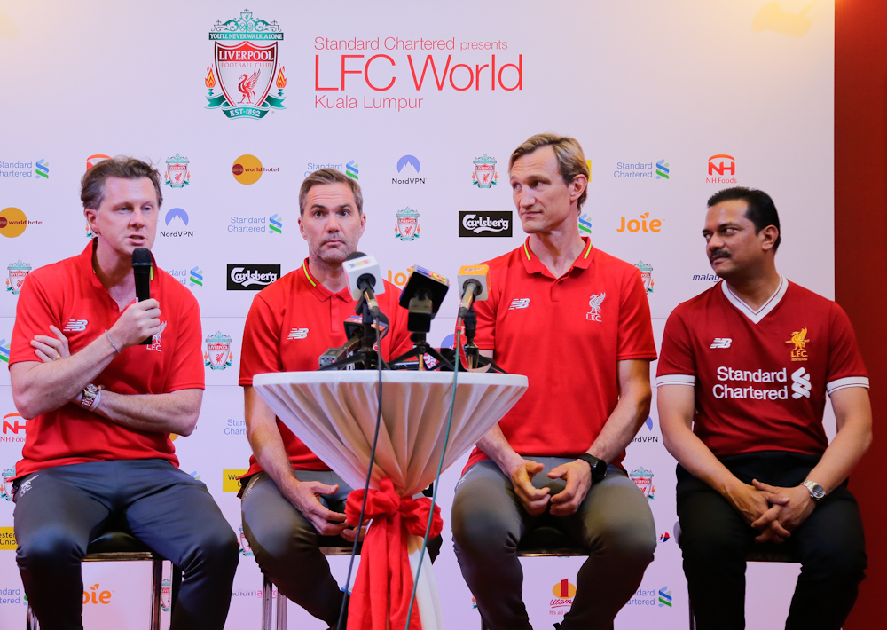 Steve McManaman yakin Liverpool mampu tewaskan Barcelona