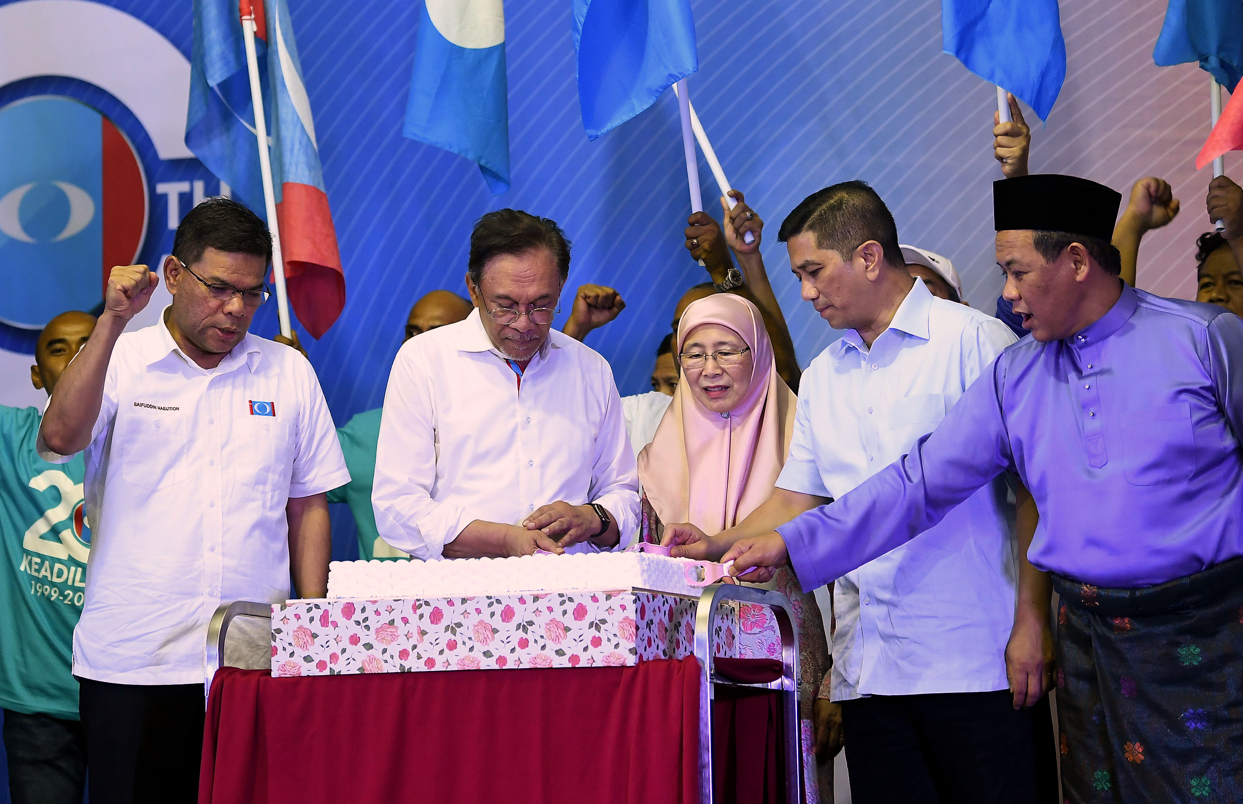 Perjuangan KEADILAN hasil titik peluh rakyat - Azizah