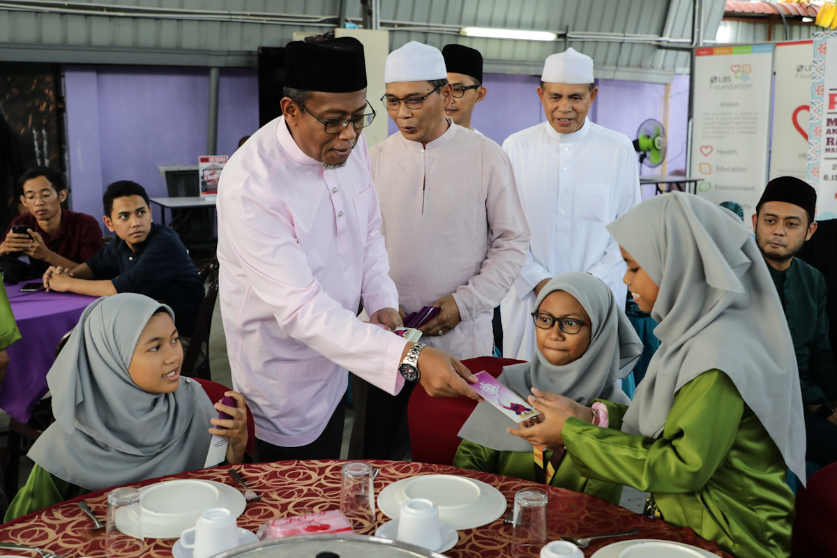 MDKL, LBS Foundation jaya CSR bantu anak yatim