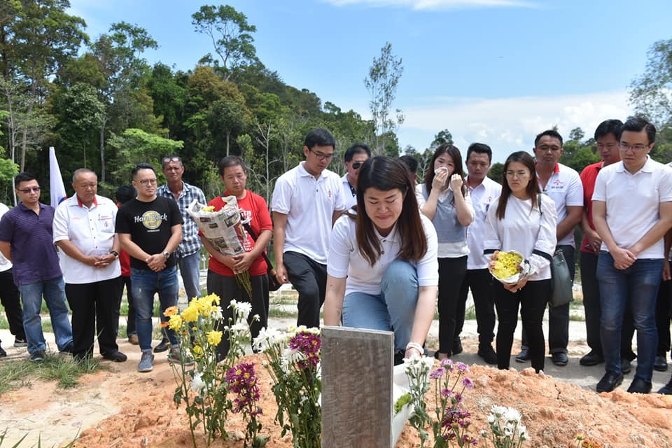 Vivian ziarah pusara, hadiah kemenangan kepada bapa