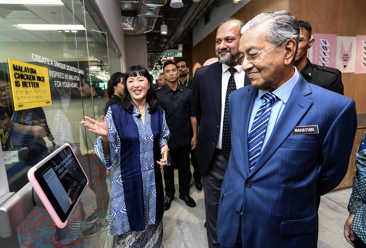 Gobind puji sokongan Facebook tangani maklumat palsu