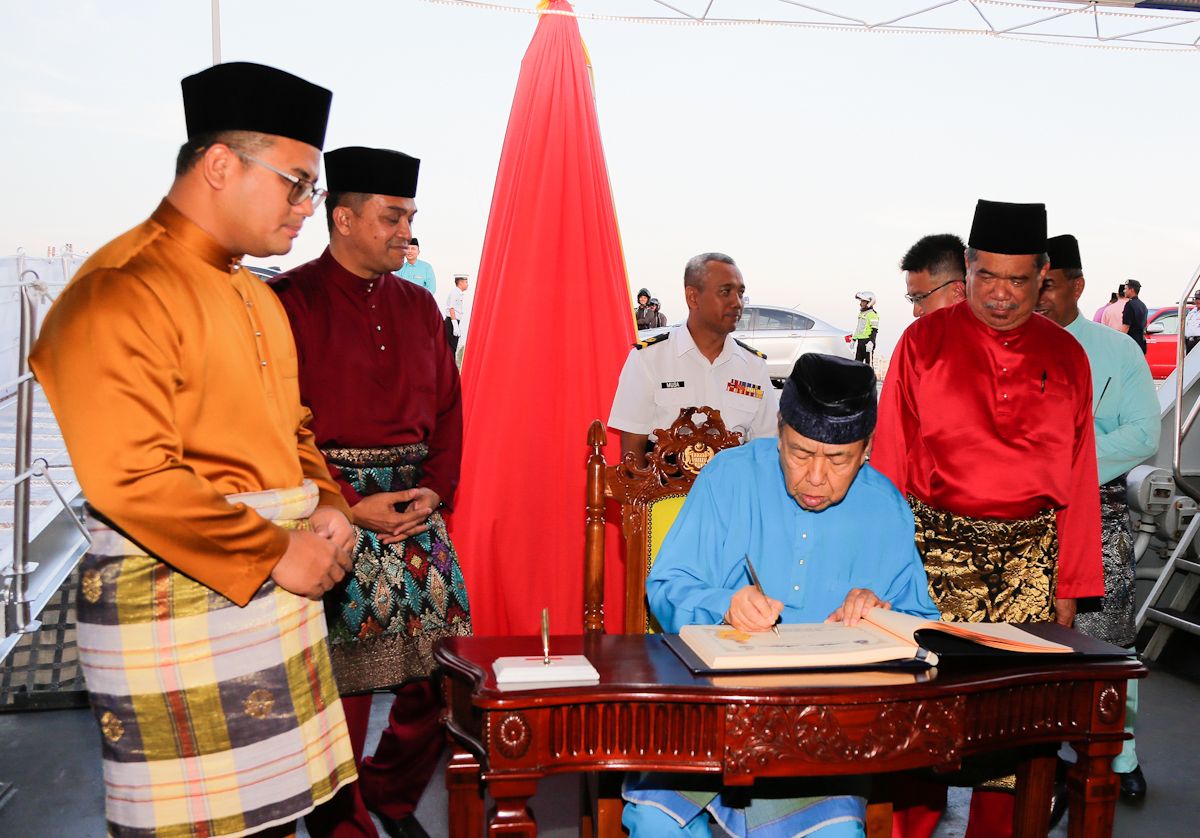 Sultan Sharafuddin berkenan buka puasa bersama warga TLDM