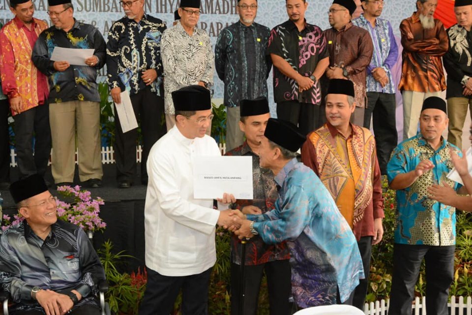 Agresif guna teknologi digital perkasa ekonomi masjid dan surau - Azmin
