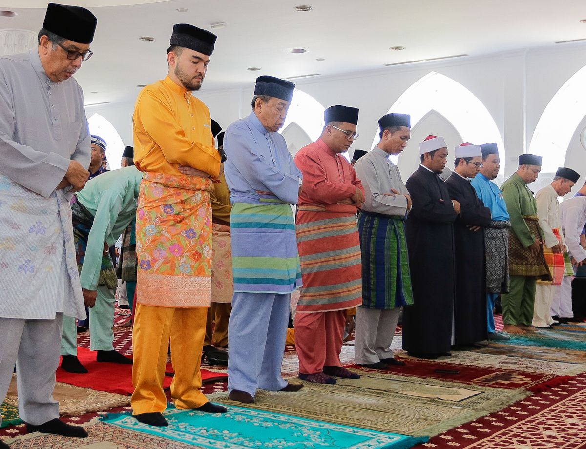 Sultan Selangor solat Jumaat di Masjid Tengku Kelana Jaya Petra