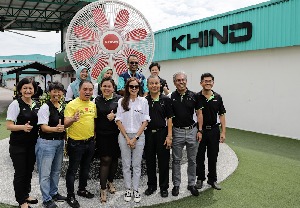 Tengku Permaisuri Norashikin berkenan lawat kilang Khind