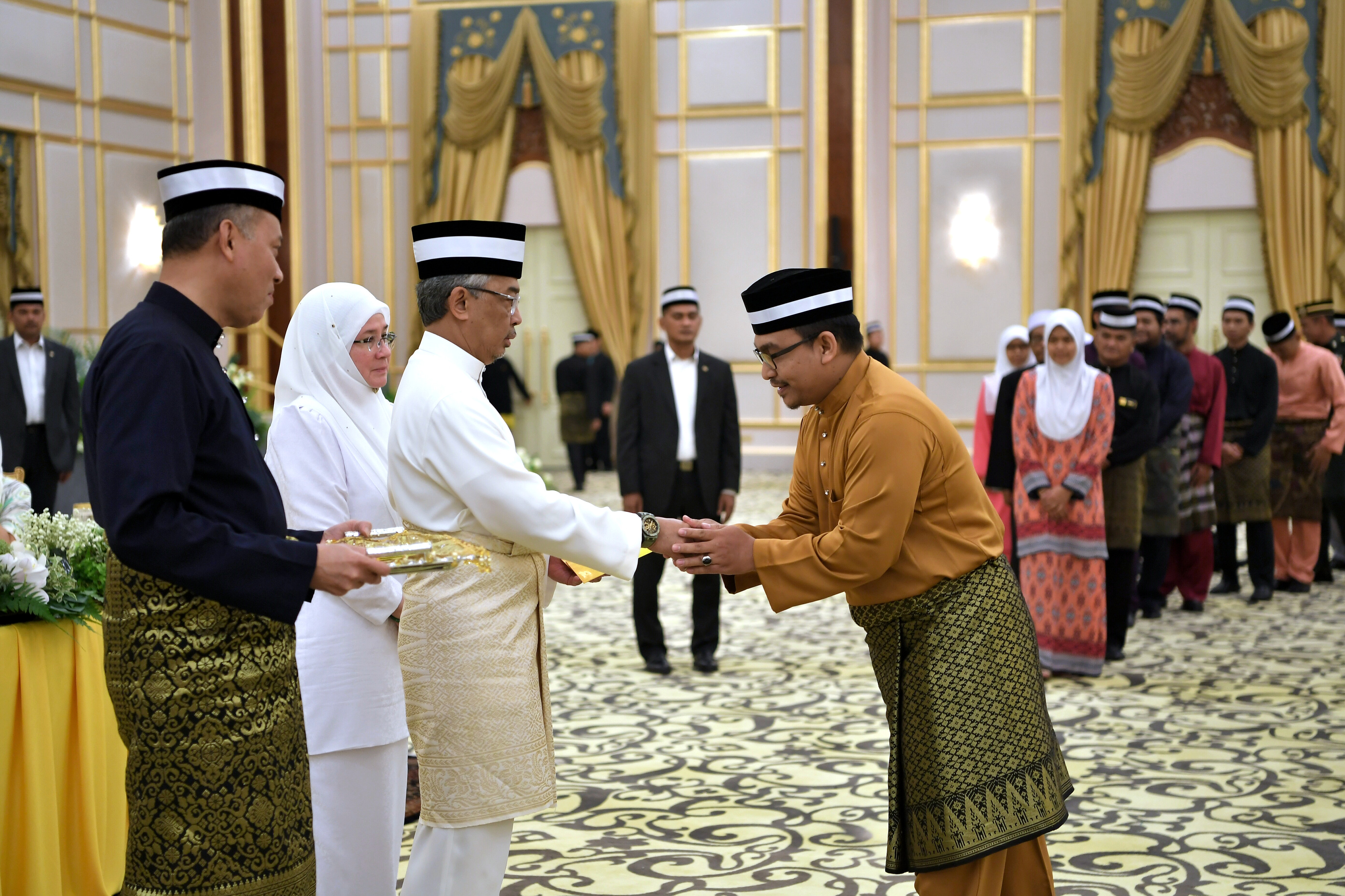 Agong berkenan berbuka puasa bersama kakitangan istana