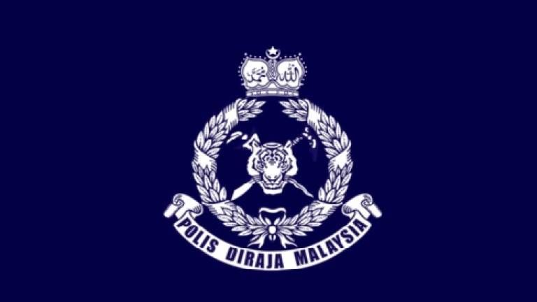 Police Shoot MPV Escaping Inspection in Pudu