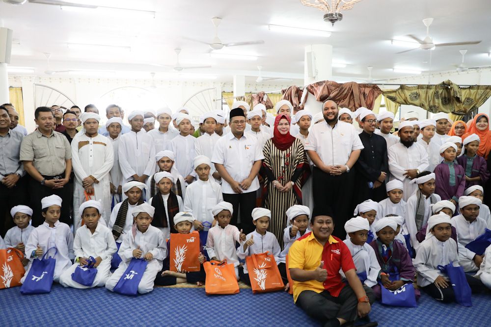 TM Selangor serah zakat untuk pembangunan pusat tahfiz