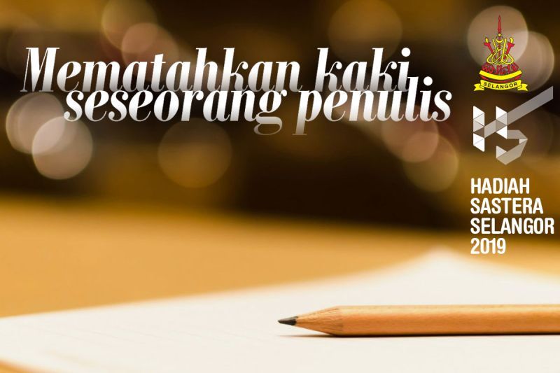 Mematahkan kaki seorang penulis