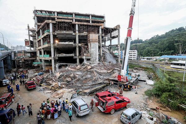 Construction Workers Escape Death in Building Collapse