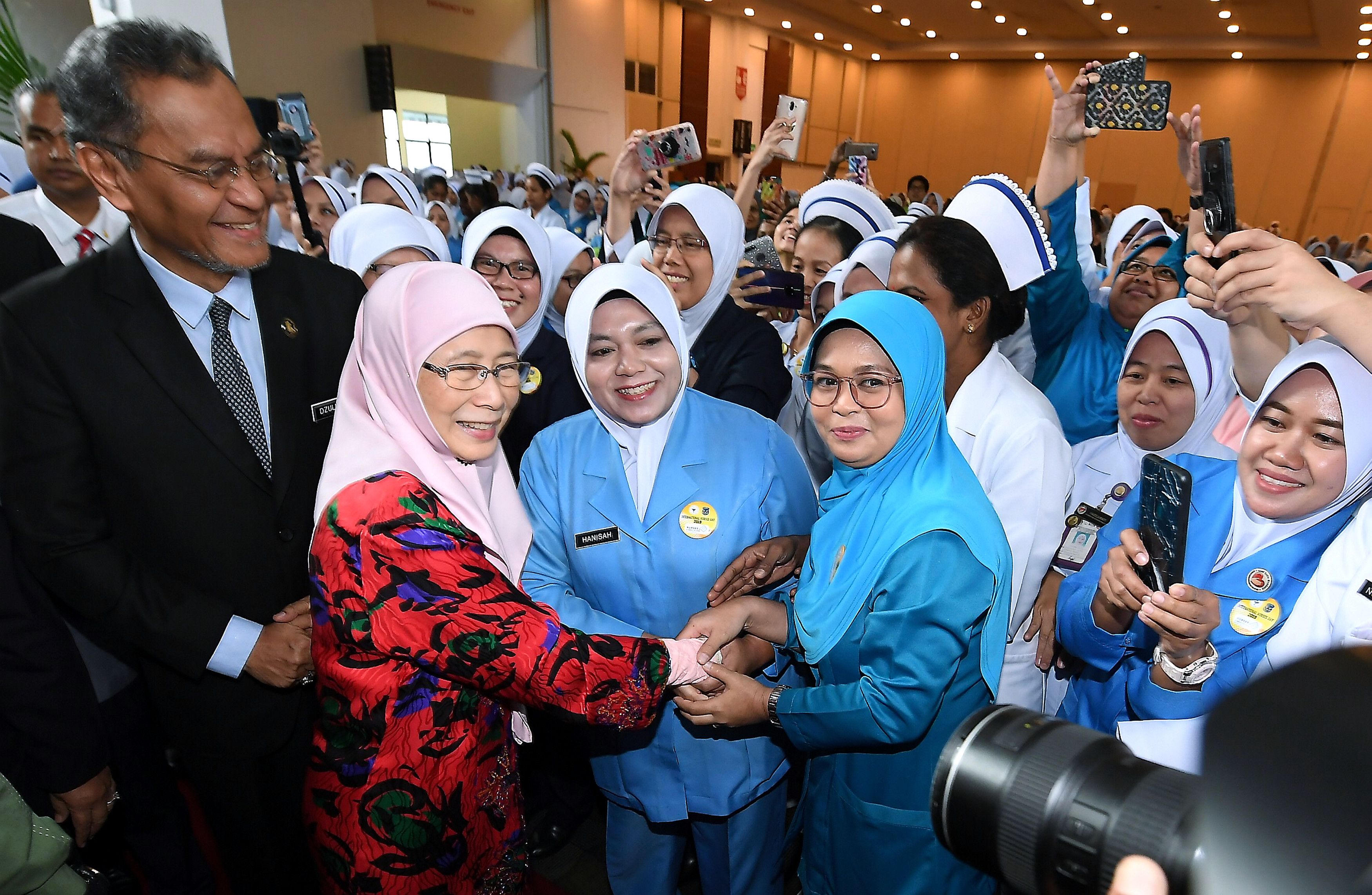 TPM zahir penghargaan buat jururawat