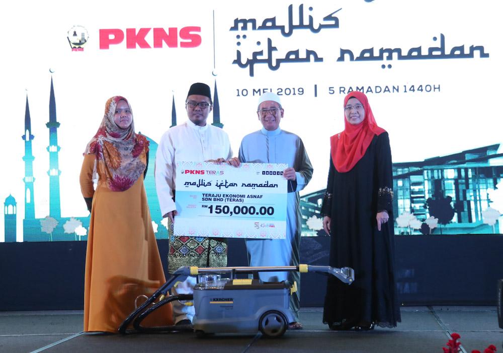 PKNS agih RM200,000 zakat perniagaan bantu 10 surau, 13 asnaf