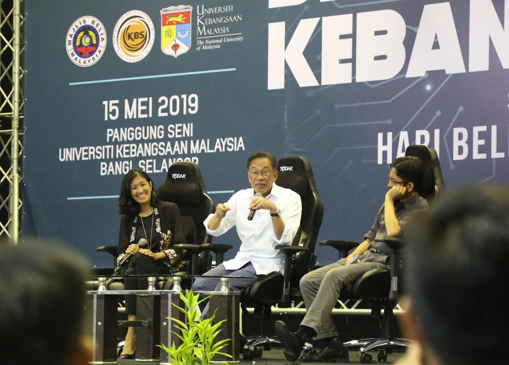 Rakyat berhak dapat penjelasan tentang 'kartel dedak' - Anwar