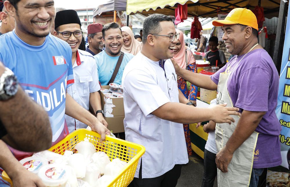 MB turun bazar Ramadan, agih bubur lambuk