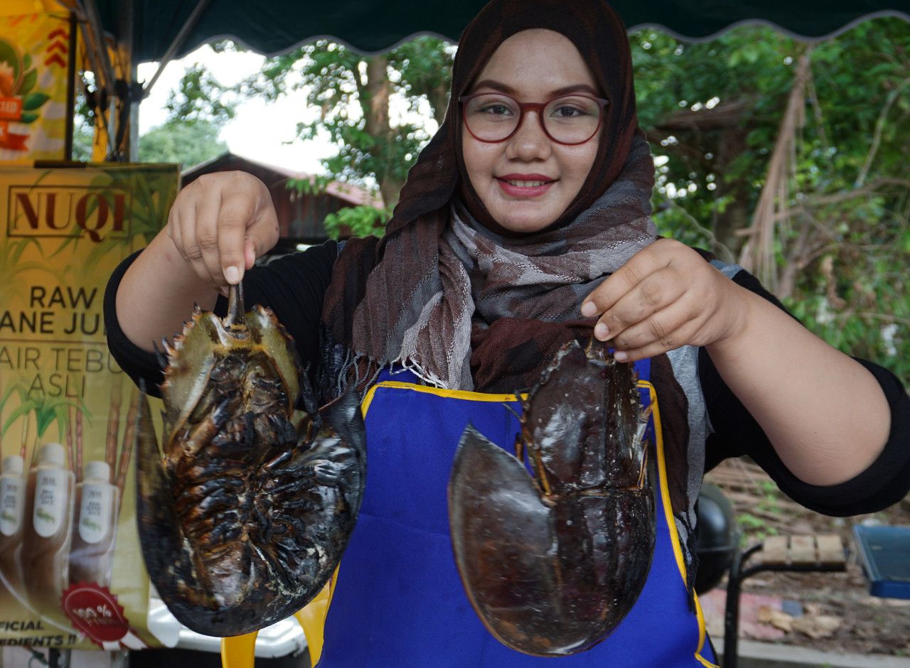 Belangkas bakar dapat sambutan di bazar Ramadan